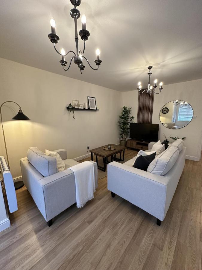 Charming 2-Bed Apartment In Danbury Essex Chelmsford Exterior foto