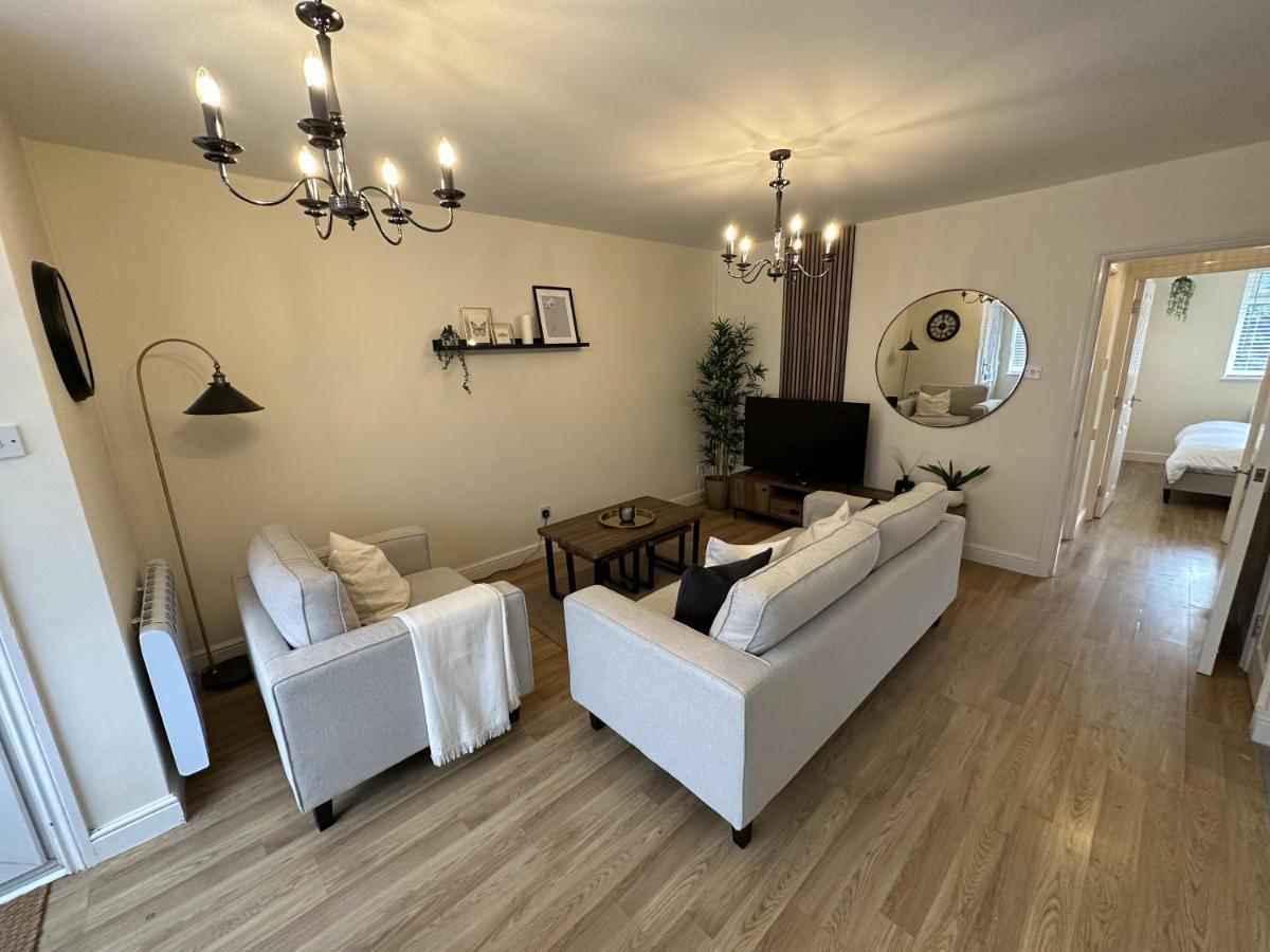 Charming 2-Bed Apartment In Danbury Essex Chelmsford Exterior foto